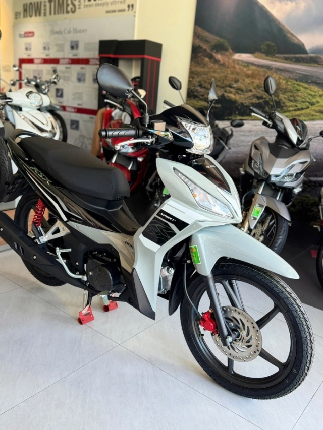 Hình ảnh thực tế của honda wave rsx fi 2026 vừa ra mắt ở nước ta đã có mặt tại các đại lý - 5