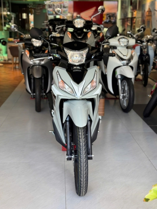 Hình ảnh thực tế của honda wave rsx fi 2026 vừa ra mắt ở nước ta đã có mặt tại các đại lý - 8