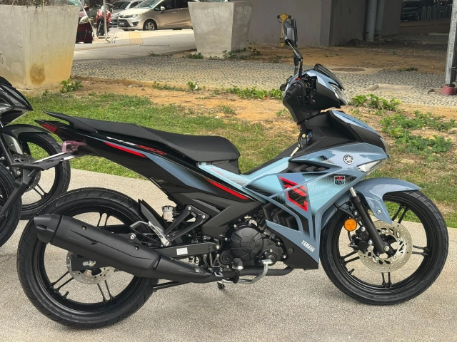 Hình ảnh thực tế của yamaha y15zr 2026 tại các đại lý - hút hồn với 3 tông màu mới - 6