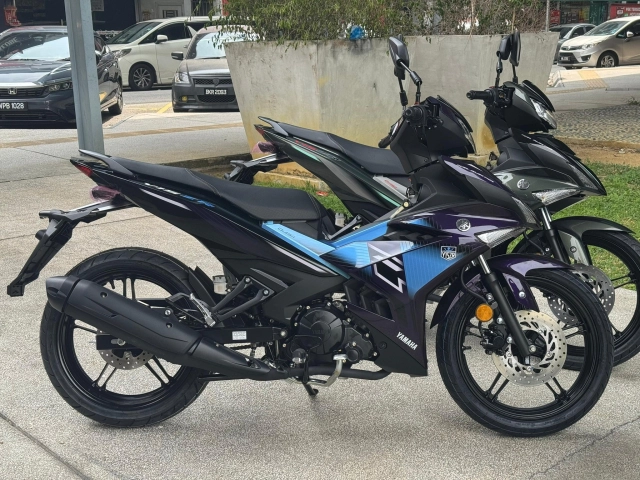 Hình ảnh thực tế của yamaha y15zr 2026 tại các đại lý - hút hồn với 3 tông màu mới - 7