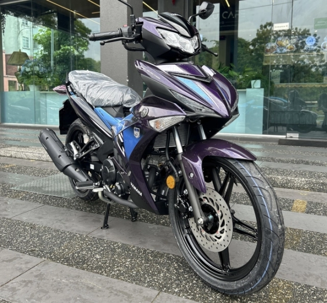 Hình ảnh thực tế của yamaha y15zr 2026 tại các đại lý - hút hồn với 3 tông màu mới - 8