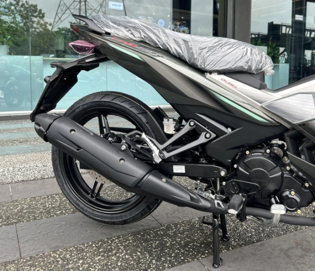 Hình ảnh thực tế của yamaha y15zr 2026 tại các đại lý - hút hồn với 3 tông màu mới - 12