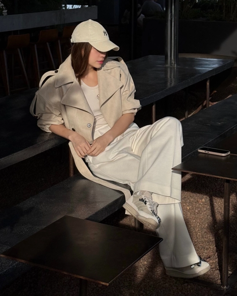 Hồ ngọc hà lộ chân khẳng khiu vì quần bó sát - 8