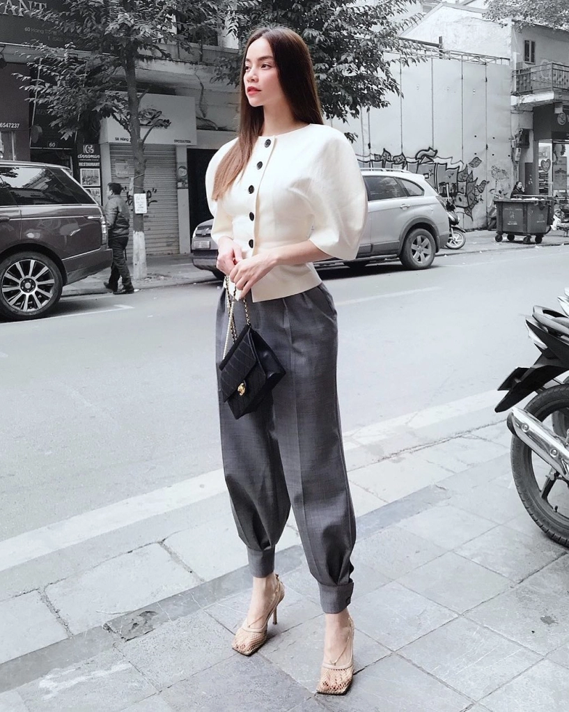 Hồ ngọc hà lộ chân khẳng khiu vì quần bó sát - 9