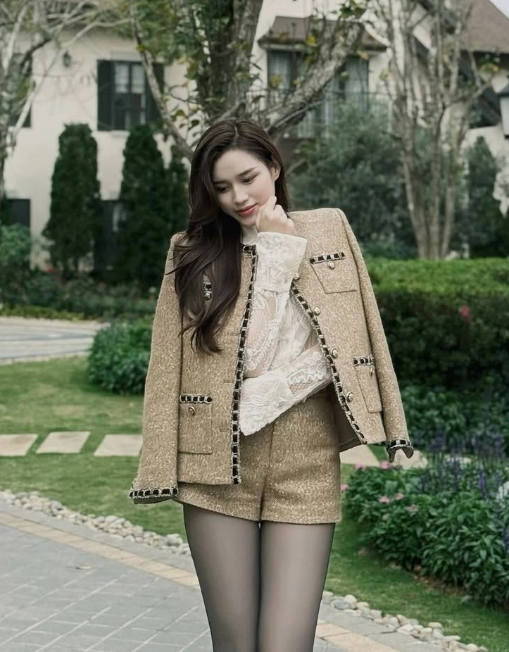 Học mỹ nhân việt cách phối đồ với áo khoác màu be giúp nàng ghi điểm thanh lịch và sang trọng ngày đông - 4