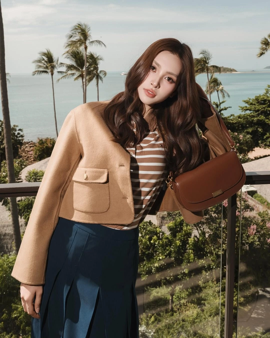 Học mỹ nhân việt cách phối đồ với áo khoác màu be giúp nàng ghi điểm thanh lịch và sang trọng ngày đông - 8