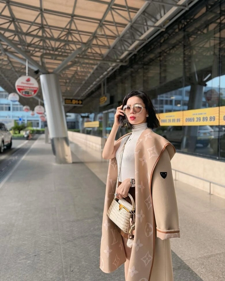 Học mỹ nhân việt cách phối đồ với áo khoác màu be giúp nàng ghi điểm thanh lịch và sang trọng ngày đông - 10