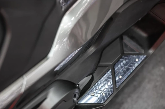 Honda forza750 custom special edition sang tiện và đúng chất beyond the sport tourer - 5