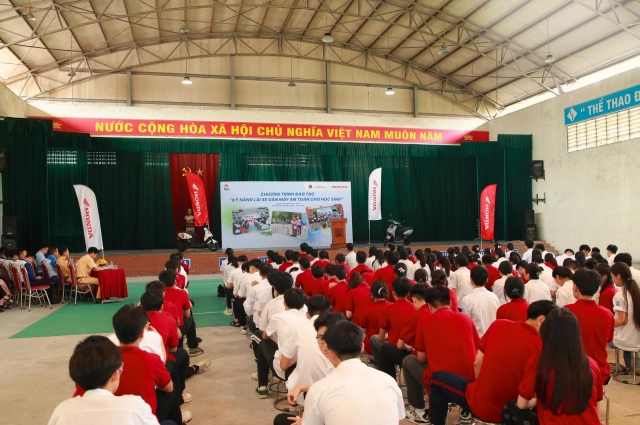 Honda khởi động khóa bồi dưỡng kiến thức pháp luật và kỹ năng lái xe gắn máy an toàn cho học sinh - 3