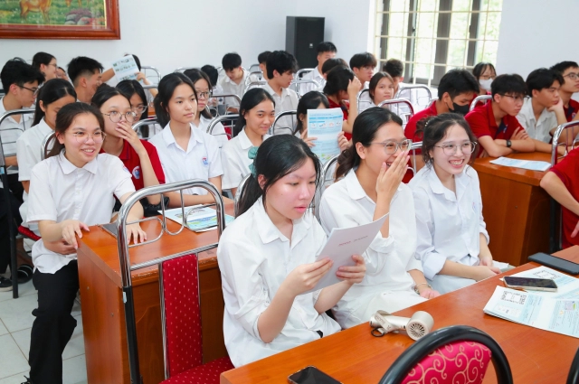 Honda khởi động khóa bồi dưỡng kiến thức pháp luật và kỹ năng lái xe gắn máy an toàn cho học sinh - 7