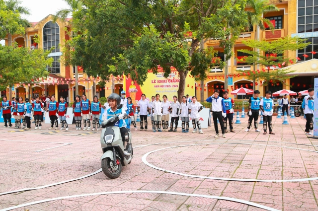 Honda khởi động khóa bồi dưỡng kiến thức pháp luật và kỹ năng lái xe gắn máy an toàn cho học sinh - 9