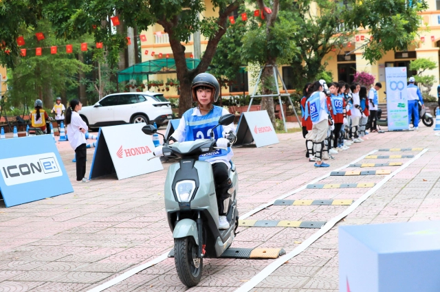 Honda khởi động khóa bồi dưỡng kiến thức pháp luật và kỹ năng lái xe gắn máy an toàn cho học sinh - 15