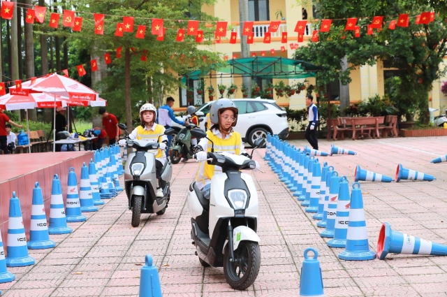 Honda khởi động khóa bồi dưỡng kiến thức pháp luật và kỹ năng lái xe gắn máy an toàn cho học sinh - 16