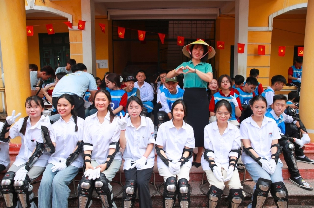 Honda khởi động khóa bồi dưỡng kiến thức pháp luật và kỹ năng lái xe gắn máy an toàn cho học sinh - 17