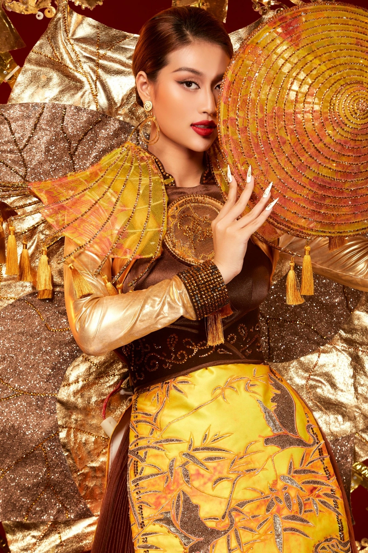 Hương giang mặc áo dài trắng tinh tại miss universe nhìn lại 4 lần áo dài việt thắng giải trang phục dân tộc đẹp nhất - 9