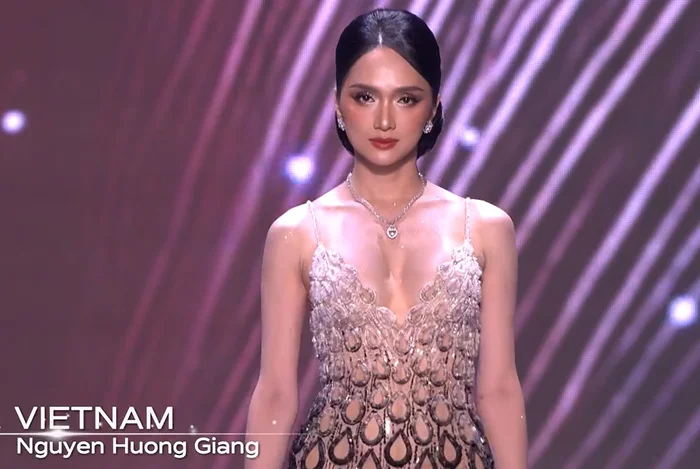 Hương giang mặc đồ khoét sâu ngực gợi cảm tại bán kết miss universe bùng nổ nhan sắc và thần thái - 3