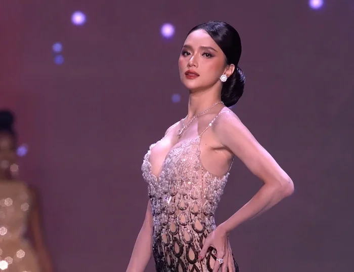 Hương giang mặc đồ khoét sâu ngực gợi cảm tại bán kết miss universe bùng nổ nhan sắc và thần thái - 5