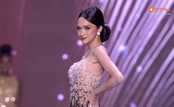 Hương giang mặc đồ khoét sâu ngực gợi cảm tại bán kết miss universe bùng nổ nhan sắc và thần thái - 6
