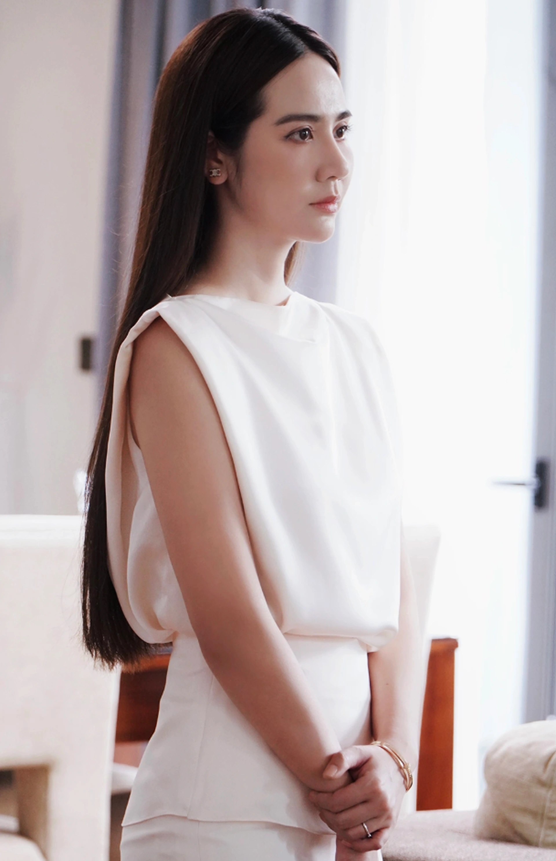 Huyền lizzie là mỹ nhân mặc đồ công sở đẹp nhất màn ảnh chị em mê phong cách tổng tài tham khảo ngay - 8