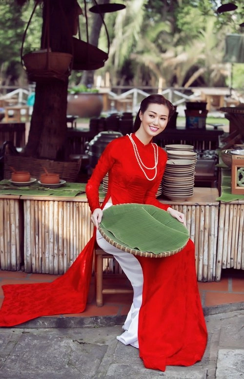 Khánh my duyên dáng áo dài dưới nắng xuân - 1