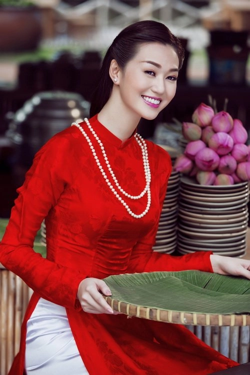 Khánh my duyên dáng áo dài dưới nắng xuân - 2