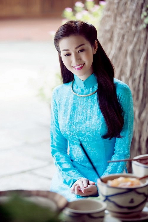 Khánh my duyên dáng áo dài dưới nắng xuân - 6