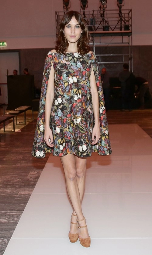 Khánh thi đụng váy hiệu gần trăm triệu với alexa chung - 4