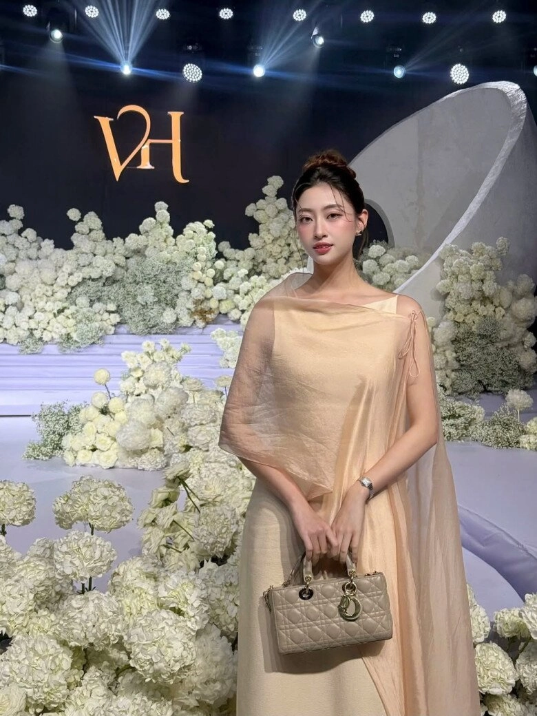 Không còn mê hở bạo khi dự đám cưới lương thùy linh giờ đã khác - 2