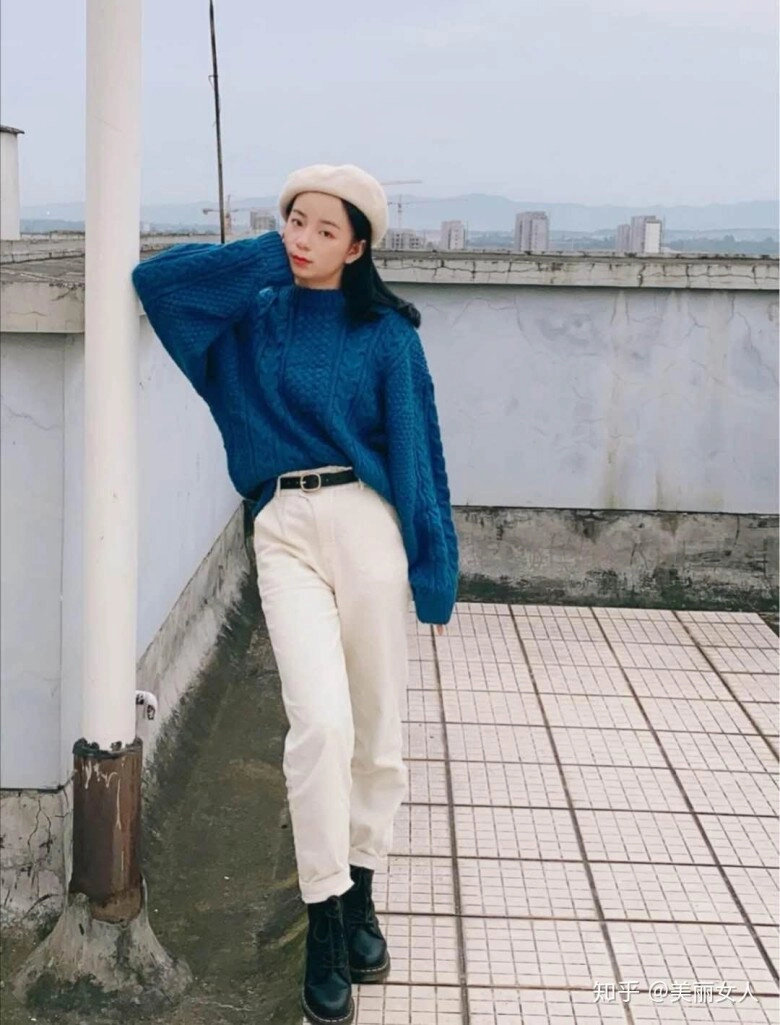 Không phải đen trắng hay xám đây là 5 màu áo len đẹp nên sắm mùa thu đông vừa trẻ trung lại không kén da - 3