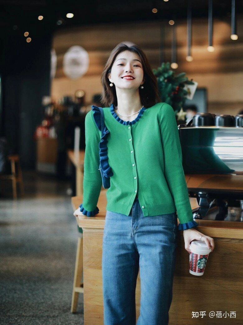 Không phải đen trắng hay xám đây là 5 màu áo len đẹp nên sắm mùa thu đông vừa trẻ trung lại không kén da - 6