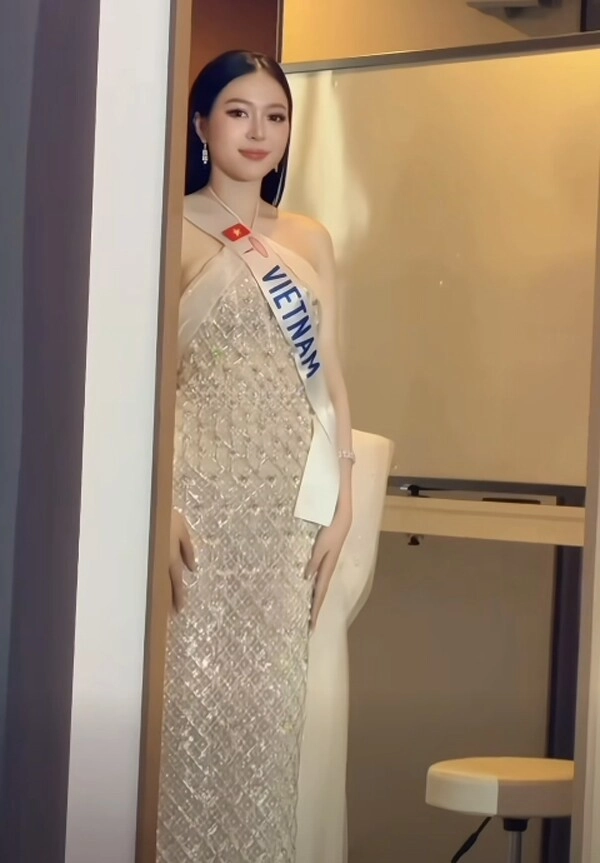 Kiều duy khoe body gợi cảm trong bán kết miss international thái độ giám khảo gây chú ý - 3