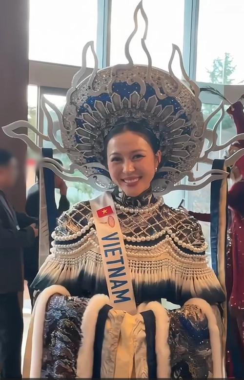 Kiều duy suýt khóc trước khi thi national costume ở miss international 2025 - 6