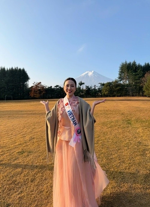 Kiều duy suýt khóc trước khi thi national costume ở miss international 2025 - 8