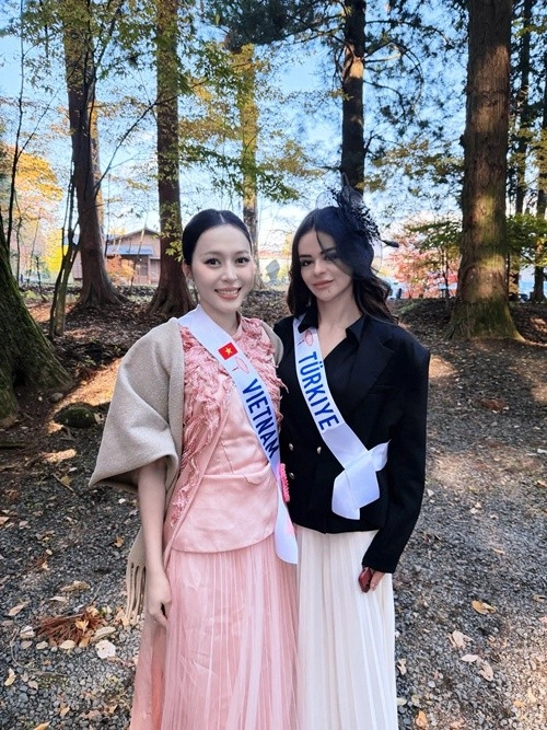 Kiều duy suýt khóc trước khi thi national costume ở miss international 2025 - 9