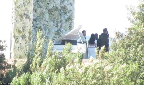 Kim siêu vòng 3 diện váy cưới givenchy lộng lẫy - 2