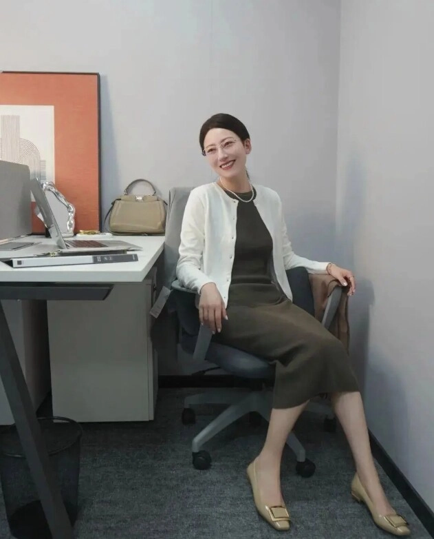 Lạnh này mặc gì đi làm 20 outfit ruột của các blogger thời trang cao dưới 1m60 mà hack dáng như 1m70 - 7