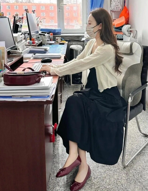 Lạnh này mặc gì đi làm 20 outfit ruột của các blogger thời trang cao dưới 1m60 mà hack dáng như 1m70 - 10