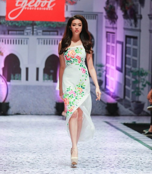 Lệ hằng xinh tươi diễn thời trang - 1