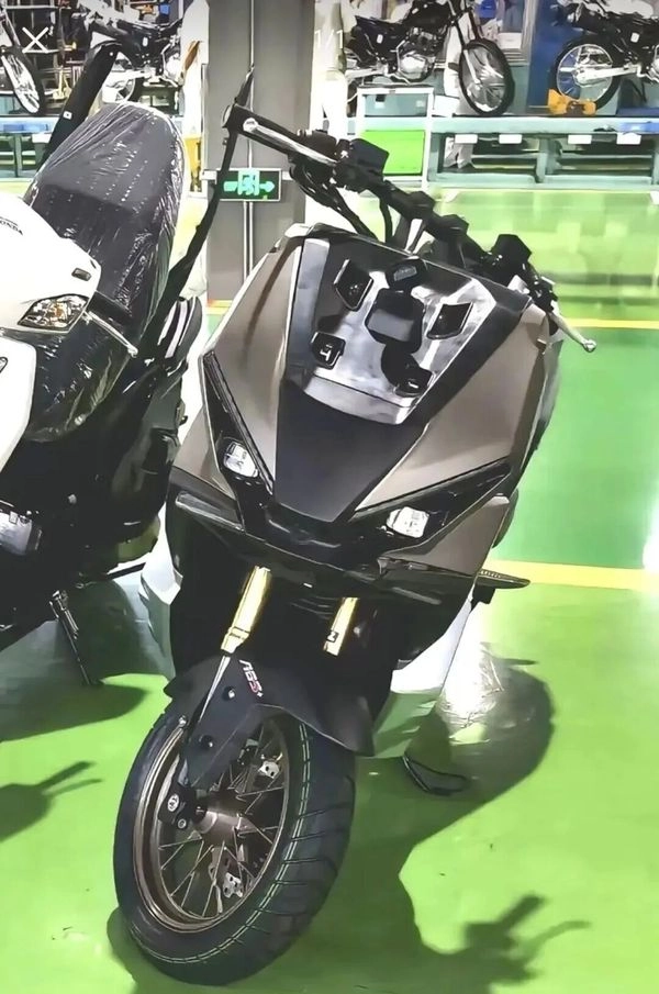 Lộ hình ảnh honda adv150 hoàn toàn mới - khác biệt adv160 hiện tại có đèn pha giống winner r - 4