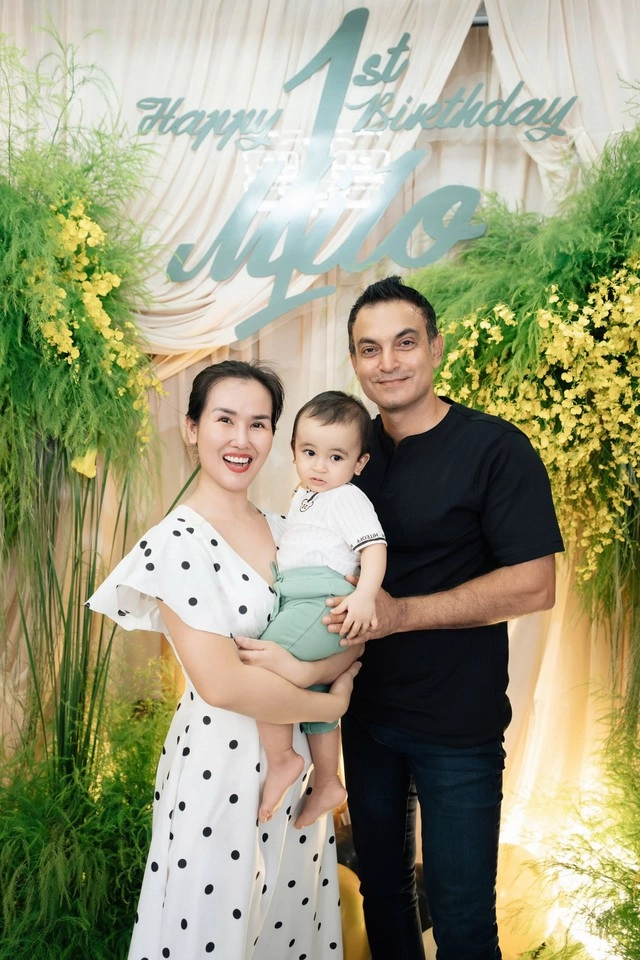 Loạt ảnh quyến rũ của võ hạ trâm khiến chồng ấn độ nhận không ra - 4