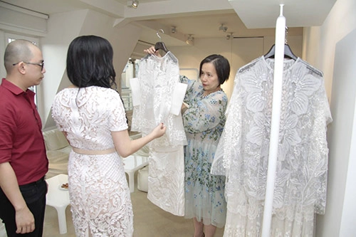 Lý nhã kỳ bàn việc cùng các ntk nổi tiếng - 3