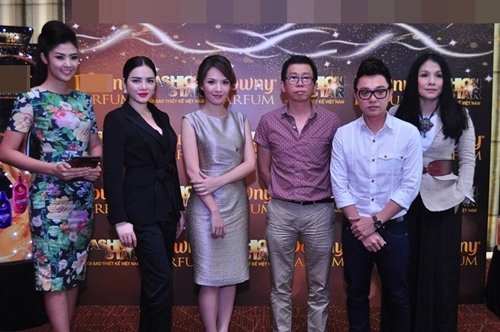 Lý nhã kỳ chuẩn men với trang phục 800 triệu - 6