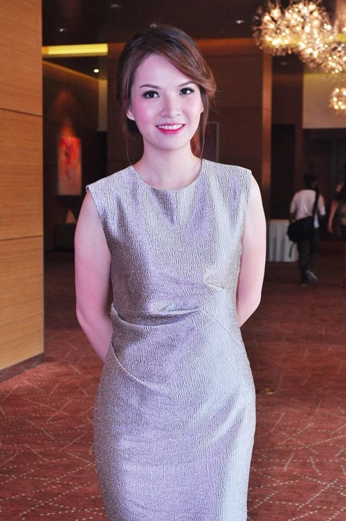 Lý nhã kỳ chuẩn men với trang phục 800 triệu - 7