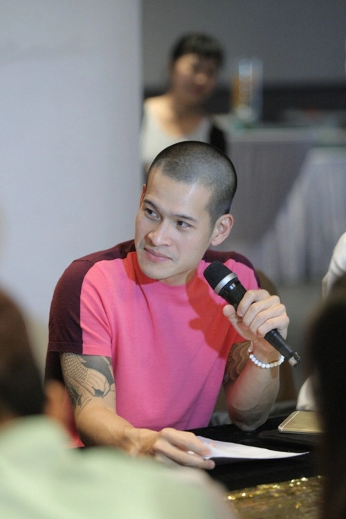 Lý nhã kỳ mặc đầm đen kín mít - 12