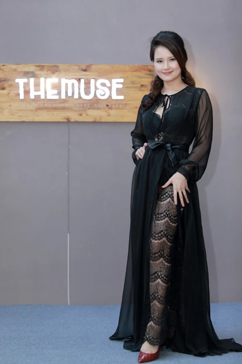 Mc huyền châu gợi cảm bên dàn á hậu hoa hậu - 1