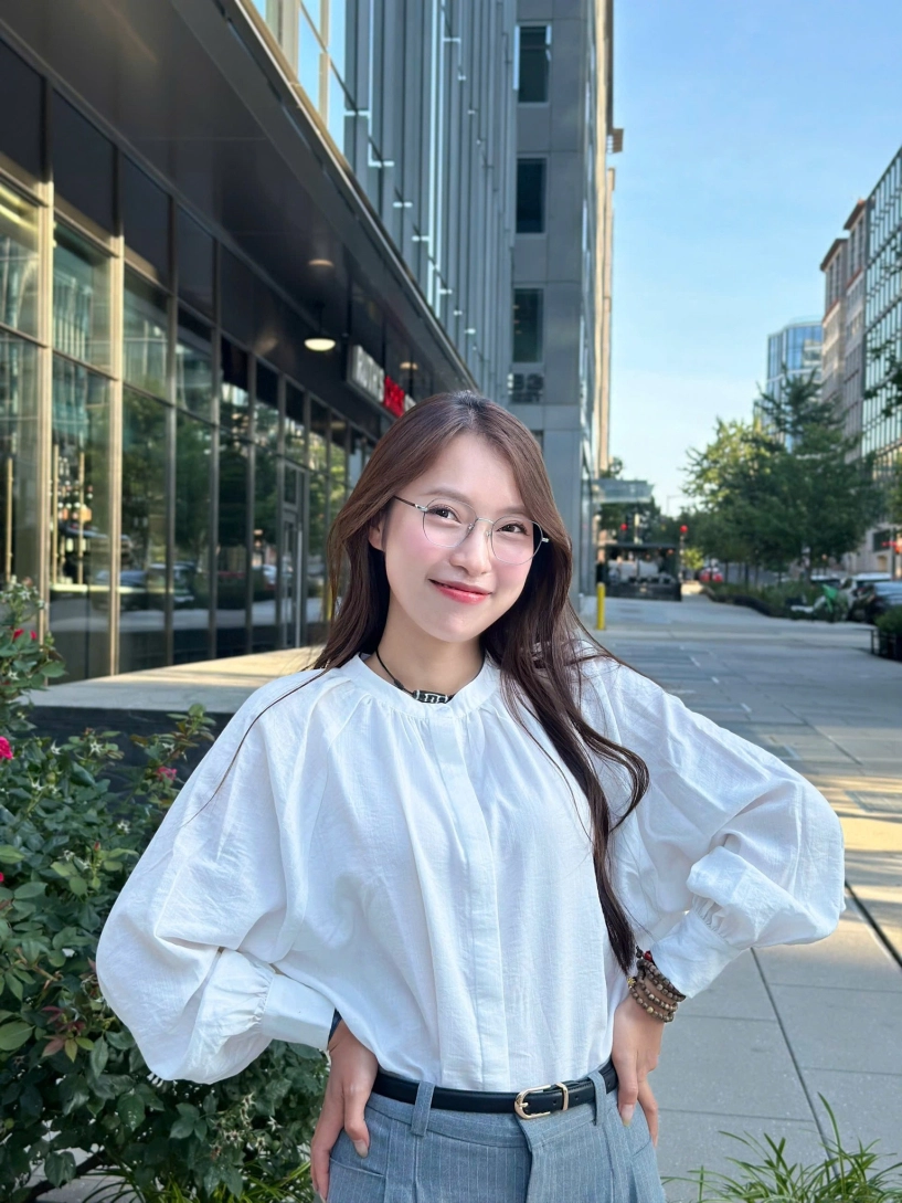 Mc khánh vy gây ấn tượng khi biến hóa đa dạng với sơ mi - 11