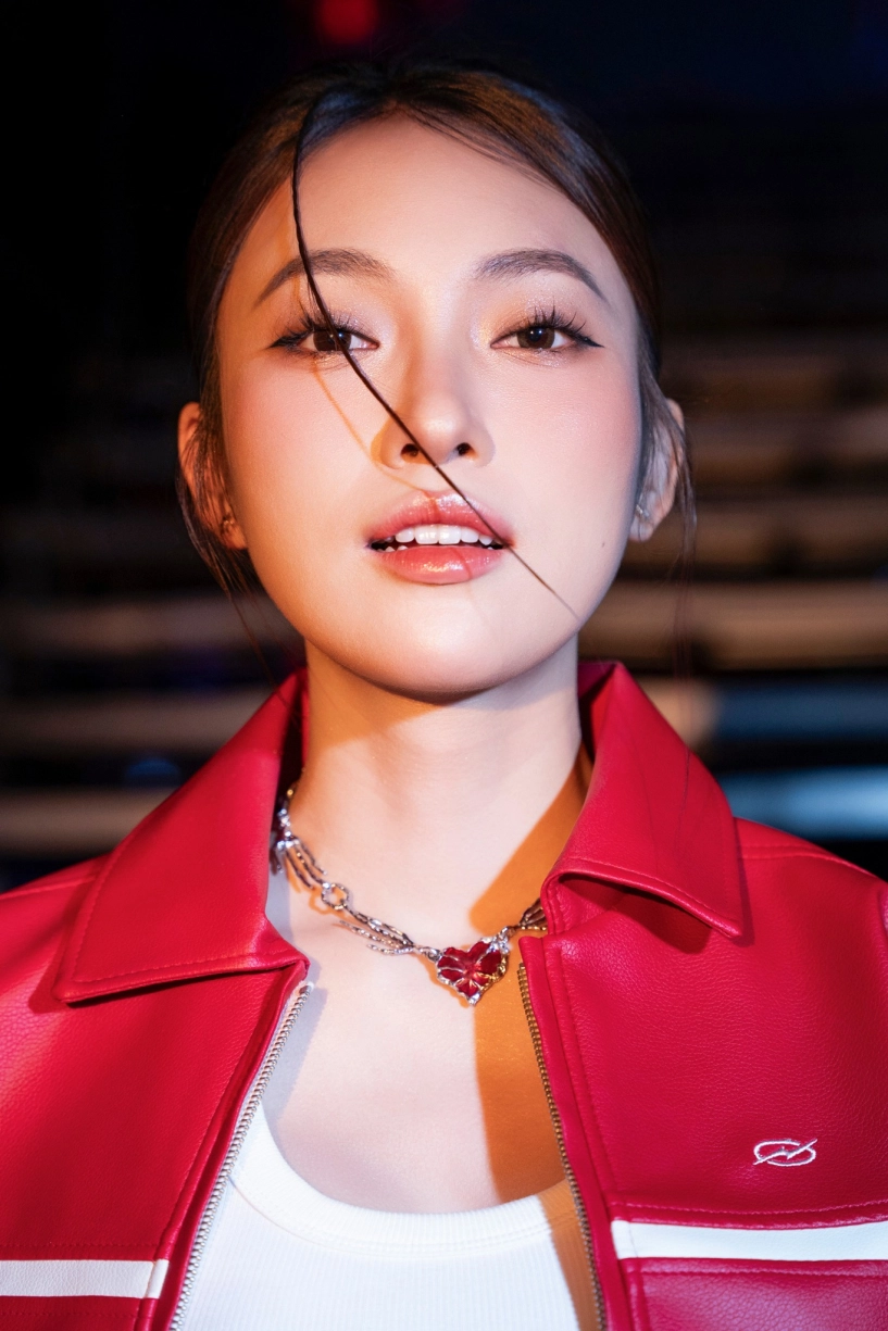 Mc khánh vy gây ấn tượng khi biến hóa đa dạng với sơ mi - 12