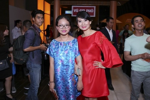 Mc quỳnh chi khéo léo hé lộ vòng 1 gái một con - 6