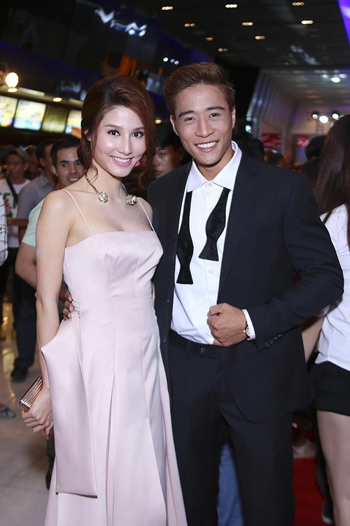 Mc quỳnh chi khéo léo hé lộ vòng 1 gái một con - 12