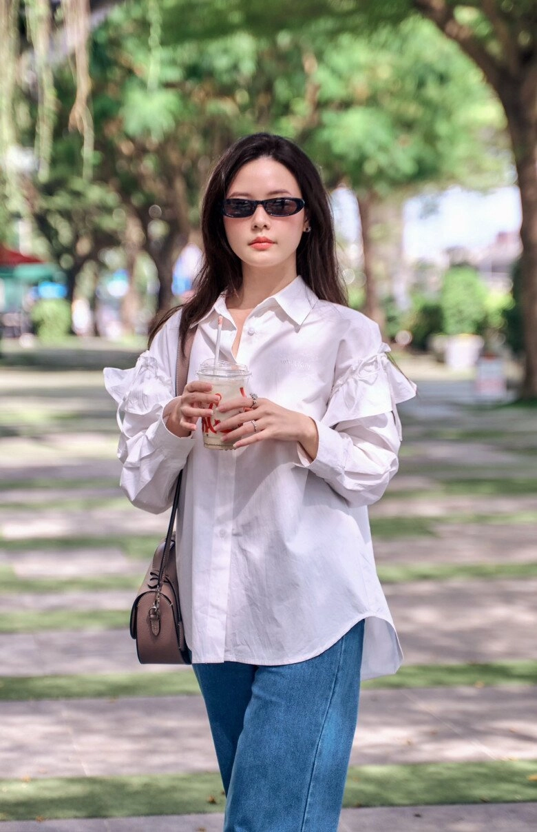 Midu dạo này giấu tiệt body mê người với đồ rộng thùng thình khác hẳn lúc xưa mặc gợi cảm đi dạy - 2